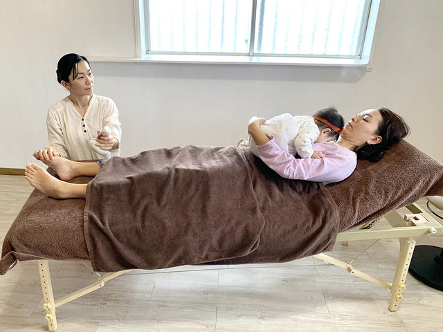 赤ちゃん連れでもお一人でも受けられる、産後ケアメニューあります。子育てが終わった世代の方には更年期ケアとしても人気です。_奄美ヴェーダ まのまや