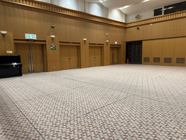 ホールの様子_ゆうゆうホール・アンフィニシアター三島