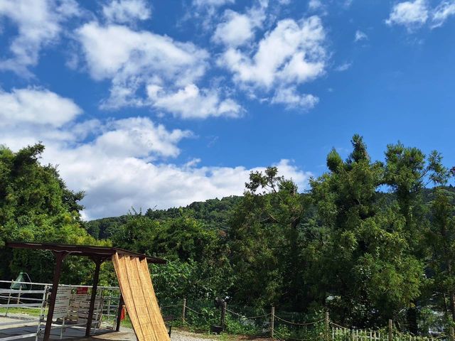 ☆お馬さんへのオヤツあげ体験に日差しを遮る専用屋根にミストの出るシャワーなどを装備!
☆真夏でも快適に涼しくポニーと触れ合えます!_ぽにぃている