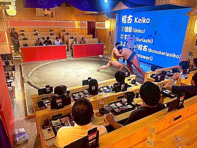 客席中央に本物の土俵を設置!_札幌相撲部屋娯楽