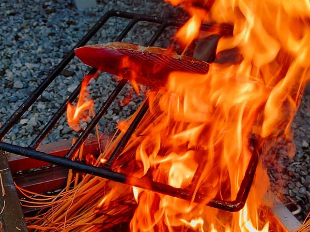 BBQだけでなく、高知名物のカツオのたたきも楽しめる_MUROTObase55