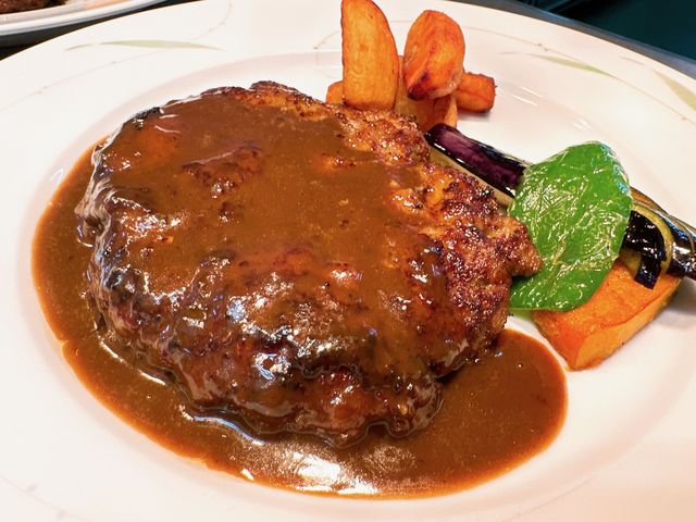 ホテル特製ふらの和牛ハンバーグ(牛・豚合挽肉使用)_富良野ホップスホテル