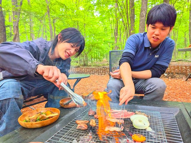 木陰の下で快適にBBQ_グランピングカフェ&BBQ"たき火"