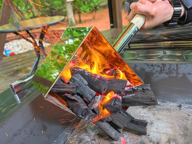 スタッフによる火付けサービスあり_グランピングカフェ&BBQ"たき火"