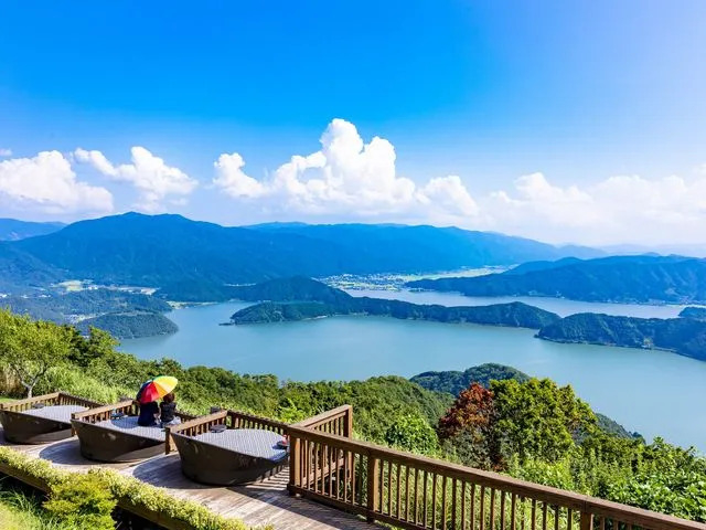 三方五湖は、福井県美浜町と若狭町にまたがる三方湖、水月湖、菅湖、久々子湖、日向湖の5つの湖の総称です。_一般社団法人 若狭美浜観光協会