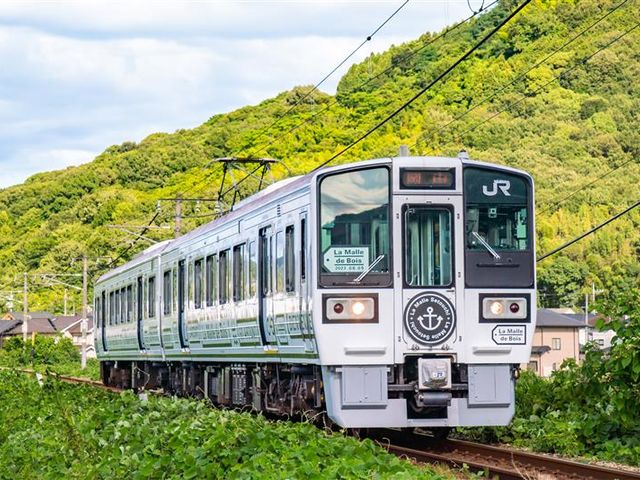 せとうちのアートな観光列車"La Malle de Bois(ラ・マル・ド・ボァ)"_SETOUCHIオリーブリトリート号