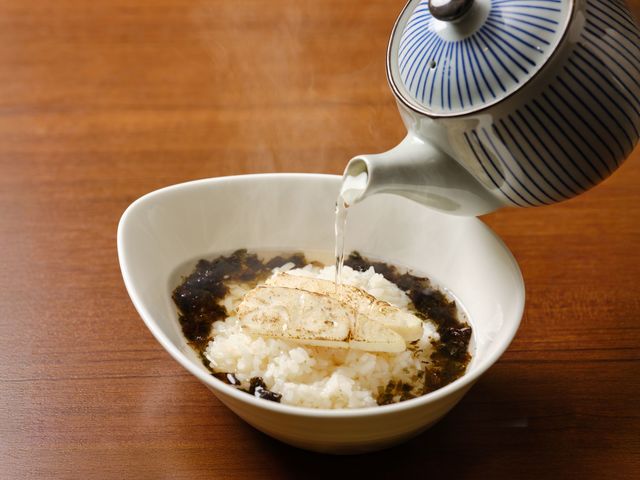 はたはたの魚醤「しょっつる」出汁をかけていただくしょっつる鯛茶漬け_リッチモンドホテル秋田駅前