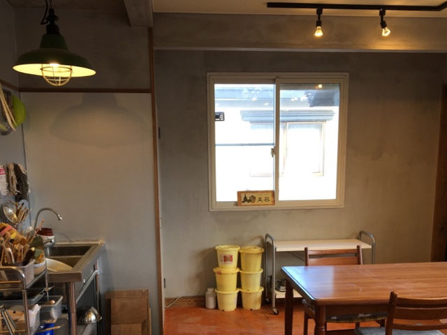 秋田市の住宅街に紛れ込んでいる陶房みっけ“
ミケ猫とキジトラがおります。_陶房 みっけ