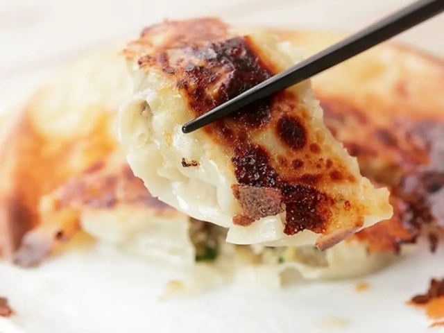 餃子も旨いもつ鍋酒場 のりを JR八尾駅前店の写真1