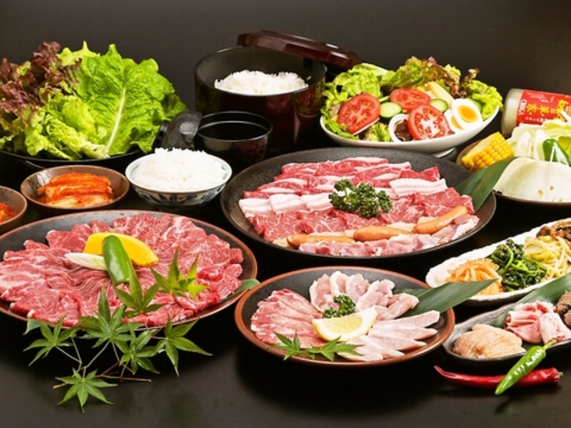 炭火焼肉 家族亭 中津の写真1