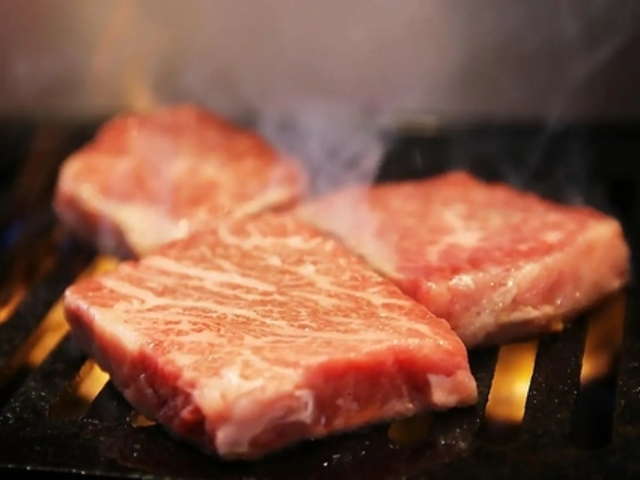 焼肉レストラン 鶴松 灘崎店の写真1