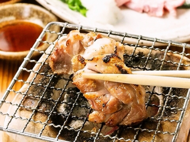 炭火焼鶏じろう 西明石店の写真1