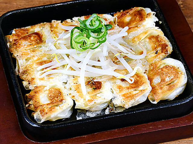 無敵ギョーザ COCORO本店の写真1