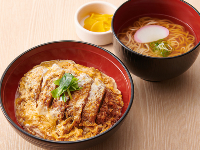 とくとく 錦秋湖SA 上下線集約店の写真1