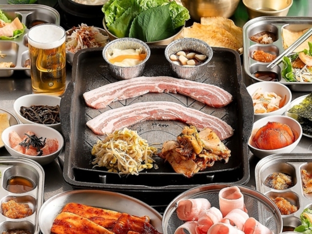 サムギョプサルと韓国屋台 ベジテジや 下北沢店の写真1