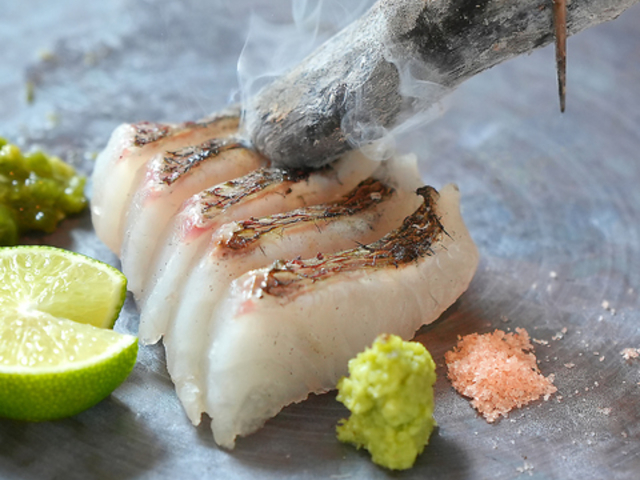 至福のお刺身とウニを堪能 青龍の写真1