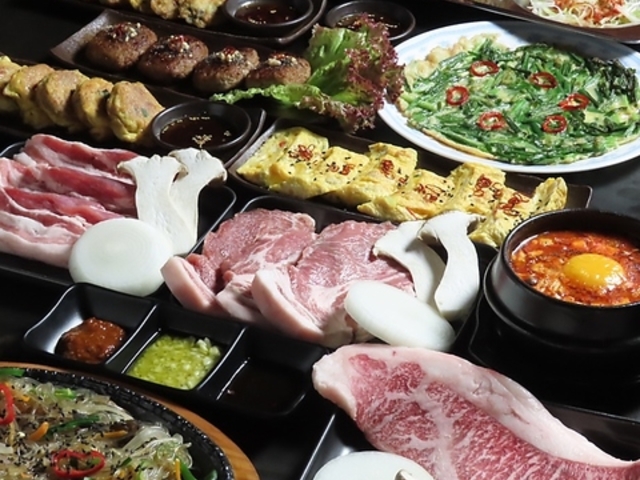 宮(MIYA) 鉄板生サムギョプサル&食べ放題&韓国料理 新大久保本店の写真1