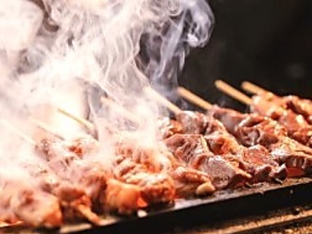 炭火焼き鳥 まき屋の写真1