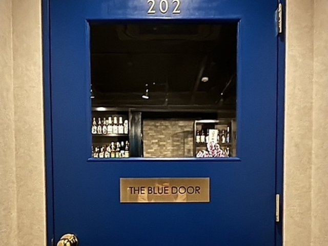 THE BLUE DOOR ザ ブルードアーの写真1