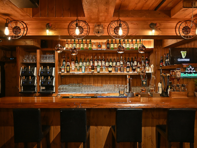 新宿クラフトビール&ダイニングバー West house の写真1