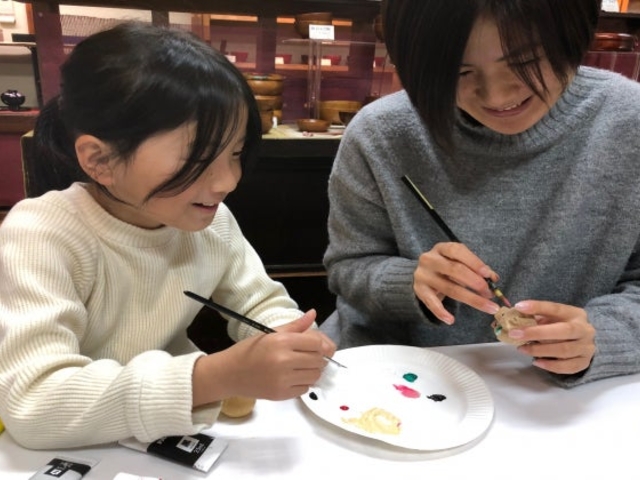 桐のこ人形絵付け体験の写真1
