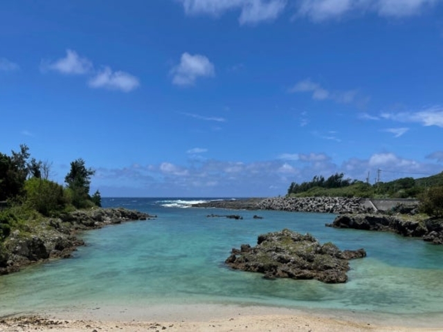 花良治ビーチの写真1