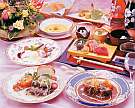 洋食コース料理と和食膳が同時に楽しめる和洋折衷料理。