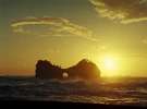 『円月島』白浜のシンボルとして親しまれているます。夕陽は和歌山の夕日１００選に（美浜荘より車で５分）