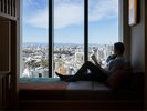 だんだんルーム(2-3名定員):畳やソファに座ってゆったりと過ごせます。