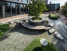 空中庭園:涼やかな水の景色に包まれ、心ゆくまで癒やされます。