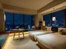コーナーデラックスルーム(4名定員):東京の街並みを一望できるちょっと贅沢な夜景が楽しめます。
