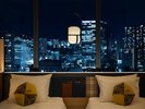 コーナーデラックスルーム(4名定員):朝焼けや夕焼け、夜景まで。一日の眺めをゆったりと満喫。