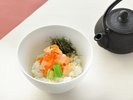 OMOカフェ&バル:鮭の出汁茶漬け