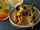 OMOカフェ&バル:五反田の人気店「信濃屋」とコラボした特製おつまみプレートもあります。