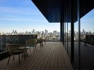OMOドッグガーデン(屋内ドッグラウンジ):都心を一望できます。