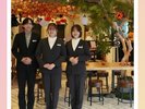 ロビー3名スタッフ