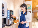 【ウェルカムドリンクイメージ】コーヒーはお部屋にお持ちいただくことも可能です。