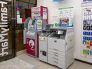 ファミリーマート店内には ATMもございます。