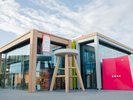 【SWEETS BANK-スイーツバンク-】春華堂のスイーツとケーキ、モニュメントが楽しめるお店
