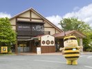 【長坂養蜂場】三ヶ日にある蜂蜜専門店。オリジナルはちみつをはじめ、はちみつスイーツなども販売。