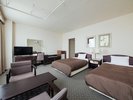 【デラックスツインルーム】32uで広々と開放感のある全室浜松城側のお部屋です。