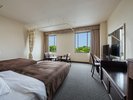 【デラックスツインルーム】32uで広々と開放感のある全室浜松城側のお部屋です。