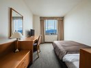 【シングルルーム】寝心地に定評のあるシモンズ社製ベッド。Wi-Fi&枕元コンセント有