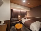 ビジネスシングルB17uユニットタイプですが、ベッドは150cm幅で広々快適角部屋なので窓も2面!