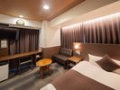 ビジネスシングルB17uユニットタイプですが、ベッドは150cm幅で広々快適角部屋なので窓も2面!