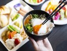 朝食ビュッフェ・温たまらん鯛茶漬け