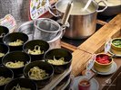 お好きなトッピングを乗せて、自分だけの沖縄そばをお作りいただけます♪