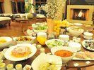 お子様に人気の肉料理、大人の方に人気のお野菜、ご年配の方に人気の和風料理!様々取り揃えています。
