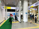 【北改札2】エスカレーターを下ります(右手の方に京成線日暮里駅の改札がございます)
