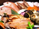 炭火焼:扇【昼食】目の前で焼いたアツアツの海の幸!香ばしい香りが食欲をそそります。